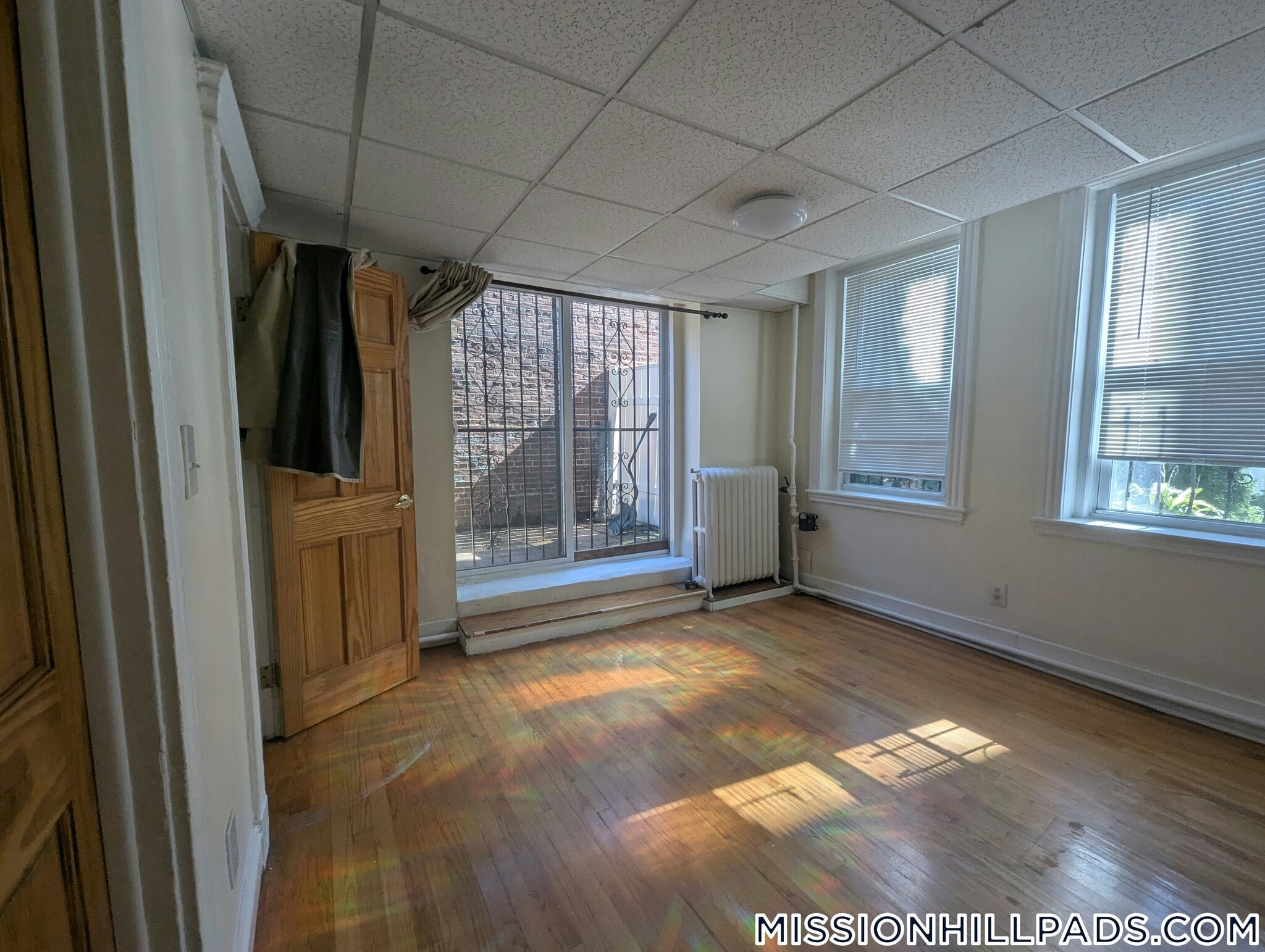 Building Photo - 352 Riverway