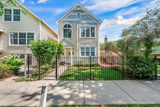 Building Photo - 2515 N Talman Ave