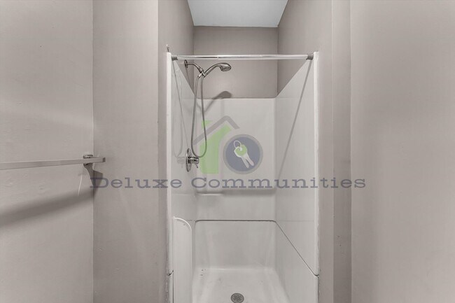 Building Photo - 934 Hovey St SW