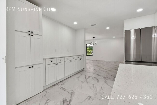 Building Photo - 4310 Columbus Way S