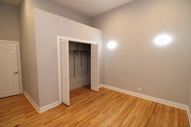 Building Photo - 1435 N Ashland Ave