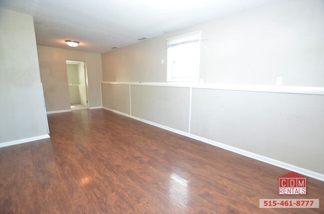 Building Photo - Cute Move-in Ready Duplex!