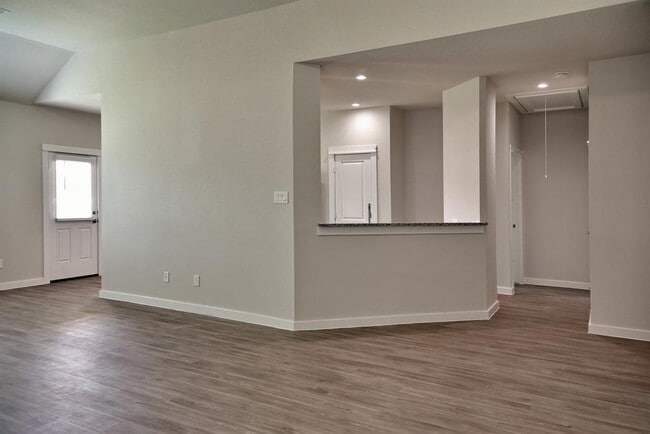 Building Photo - 358 Shoreview Dr