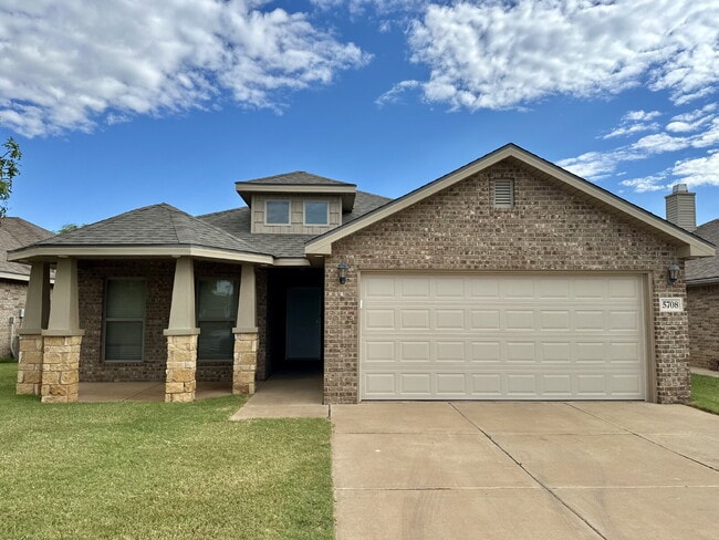 Building Photo - Beautiful 3/2/2 in South Lubbock!