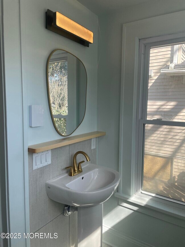 Building Photo - 34 Elm Pl