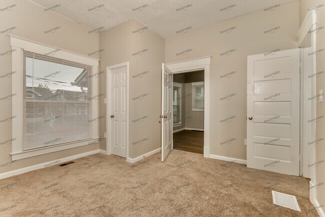 Building Photo - 230 S 39th St