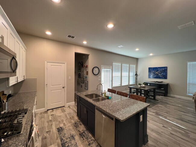 Kitchen/Dining - 1610 Charismatic Ct