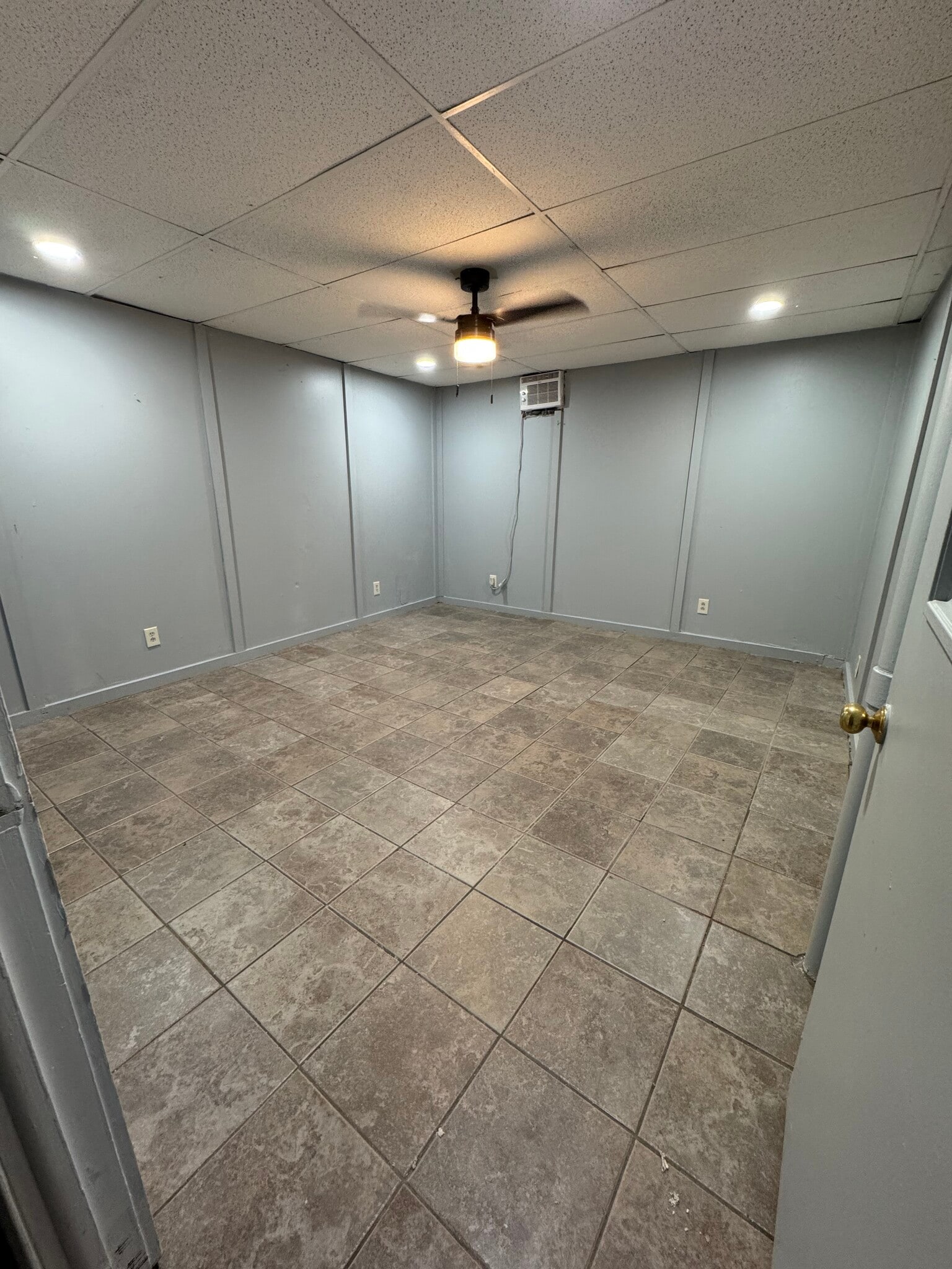 Building Photo - 1112 Riverside Ter