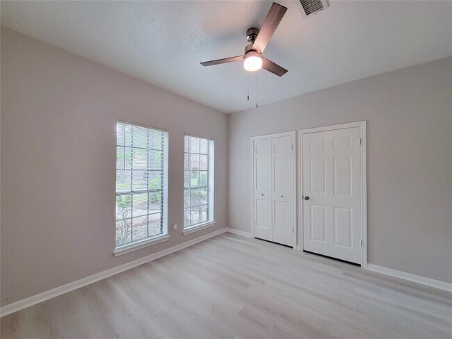 Building Photo - 12910 Golden Rainbow Dr