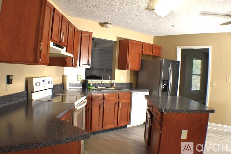 Building Photo - 10439 Inverness Dr