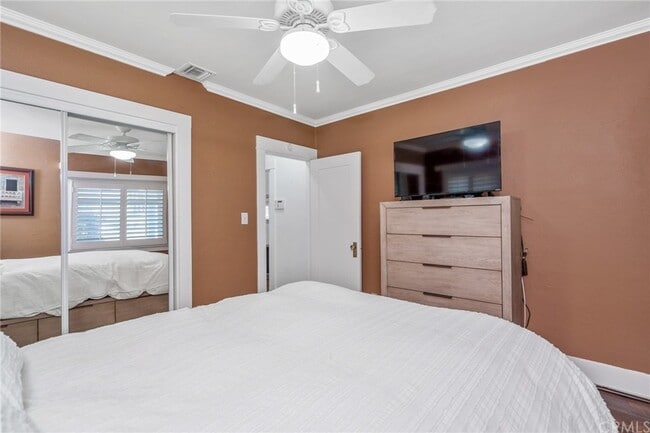 Building Photo - 926 N San Gabriel Ave