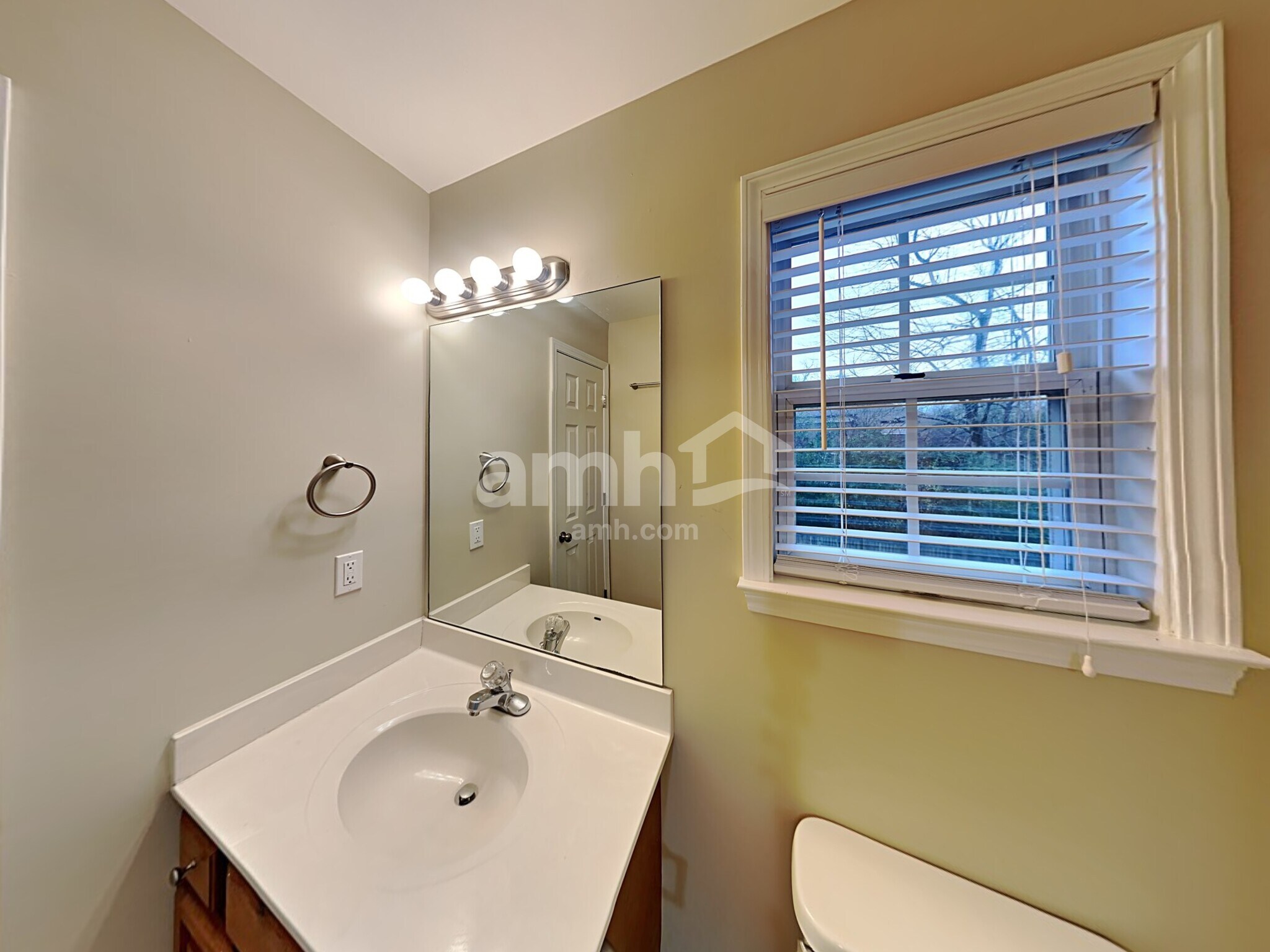 Building Photo - 4012 Wellington Ct