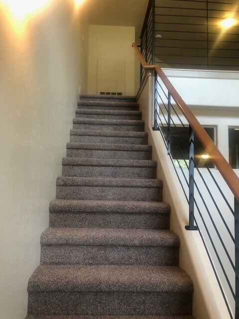 Building Photo - Exceptional 2bed/2bath @ Hyde Park! Availa...