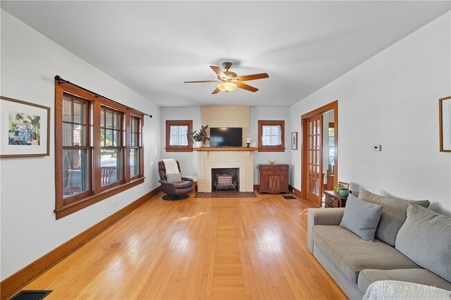 Building Photo - 518 Irving Ave