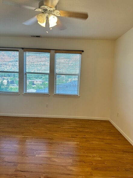 Building Photo - 2701 Midland Ave