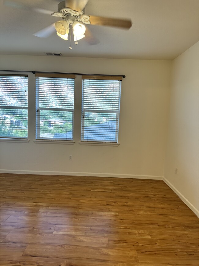 Building Photo - 2701 Midland Ave