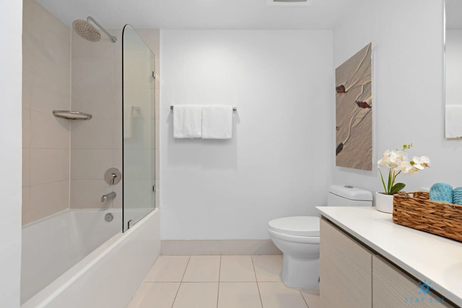 Building Photo - 2602 E Hallandale Beach Blvd