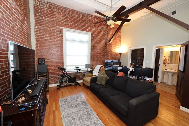 Building Photo - 1927 Harborside Dr