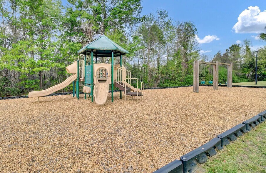 Building Photo - 236 Emerald Isle Dr