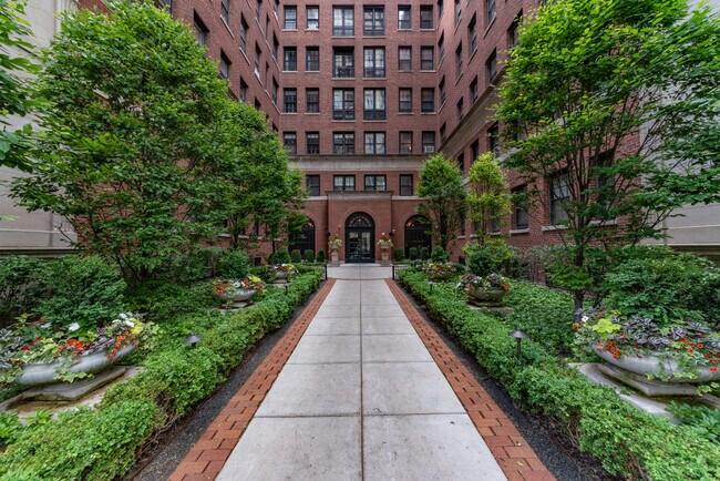 Building Photo - 400 W Deming Pl