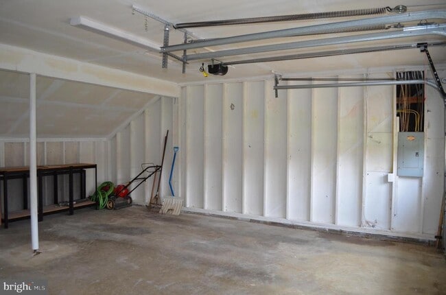 Building Photo - 14903 Neath Ct