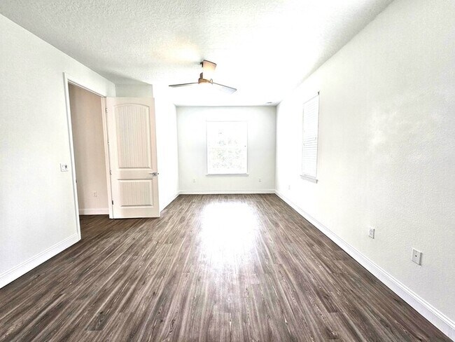 Building Photo - *****STUNNING 4/2 HOME IN PALM BAY****
