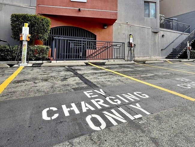 Building Photo - Stylish Coastal Living: Spacious 1BD with Huge Patio + Premium Amenities