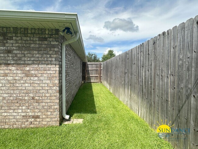 Building Photo - 8442 Holley Hills Cir