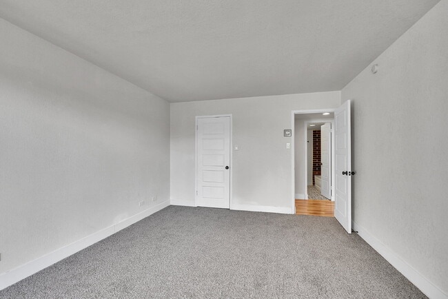 Building Photo - $1,950, 2-bed, 1-bath located in Denver wi...