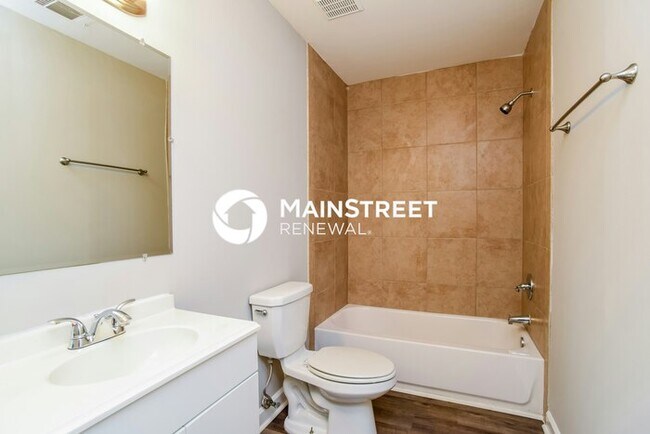 Building Photo - 3 Bedroom Pet-Friendly Home in Charlotte, NC with Main Street Renewal