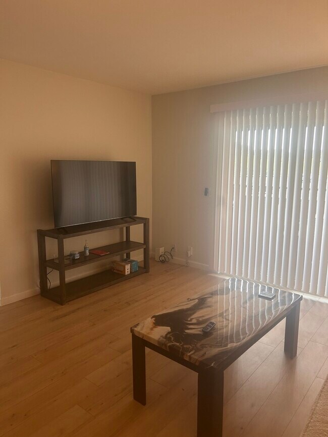 Building Photo - Fully Furnished Beautiful condominium in Excellent location