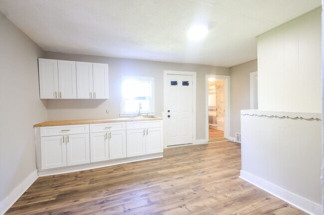 Building Photo - 7612 Colgate Ave