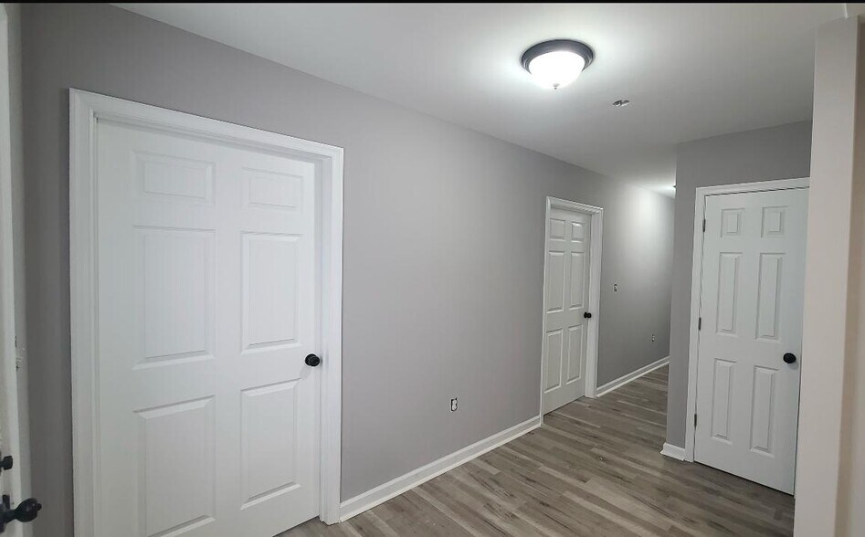 Building Photo - 308 King St