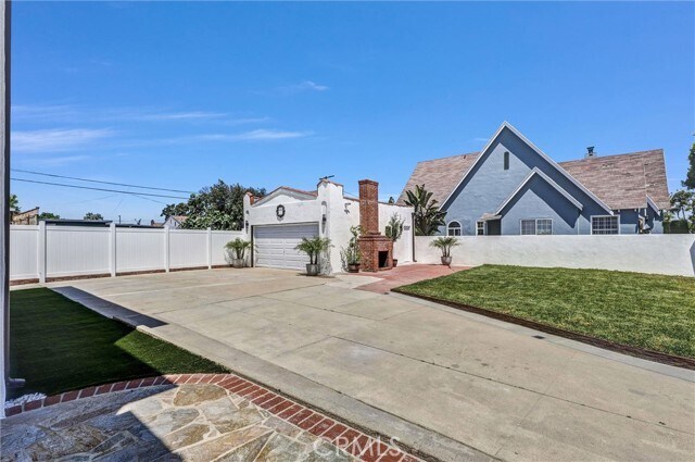 Building Photo - 423 S Poinsettia Ave