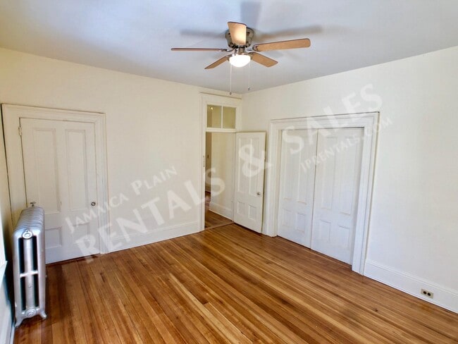 Building Photo - 47 Custer St