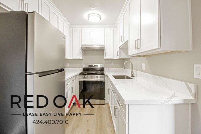 Building Photo - 15405 Vanowen St