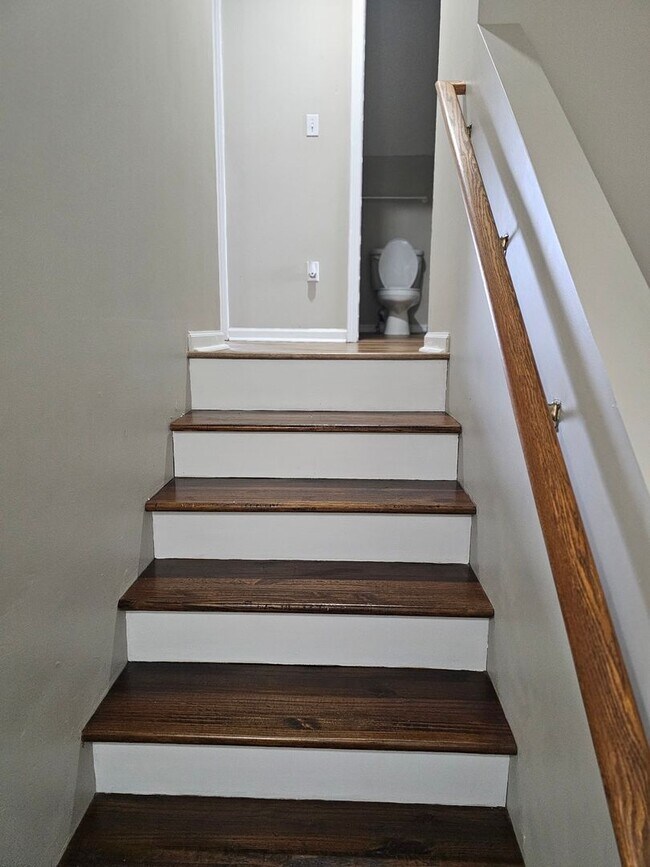 Building Photo - 1737 Moses Ave