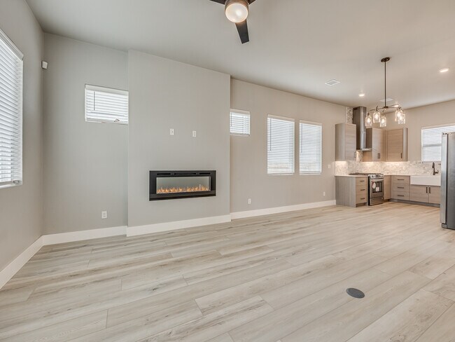 Building Photo - 13000 Maplewood Ave