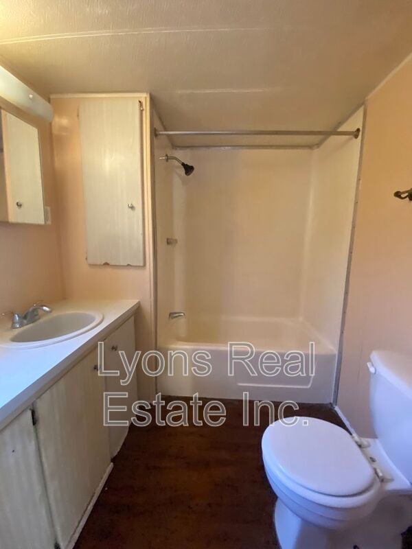 Building Photo - 2211 Cantor Ln