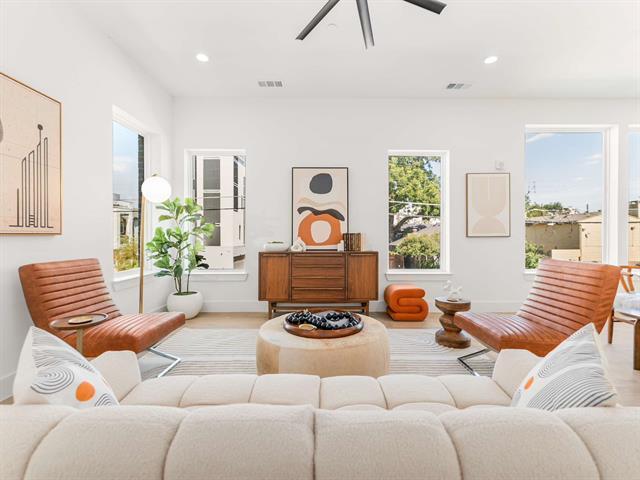 Building Photo - 2015 N Prairie Ave