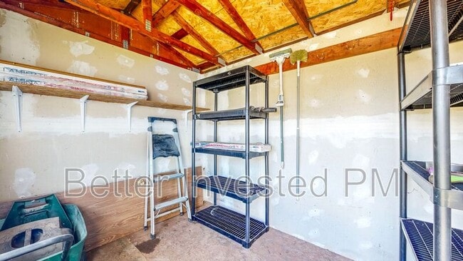Building Photo - 832 S Orchard Ave