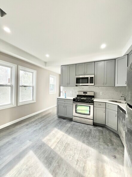 Building Photo - 16 Long Ave