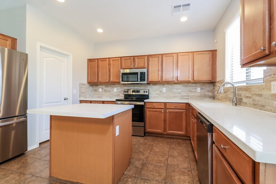 Building Photo - 6863 W Darrel Rd