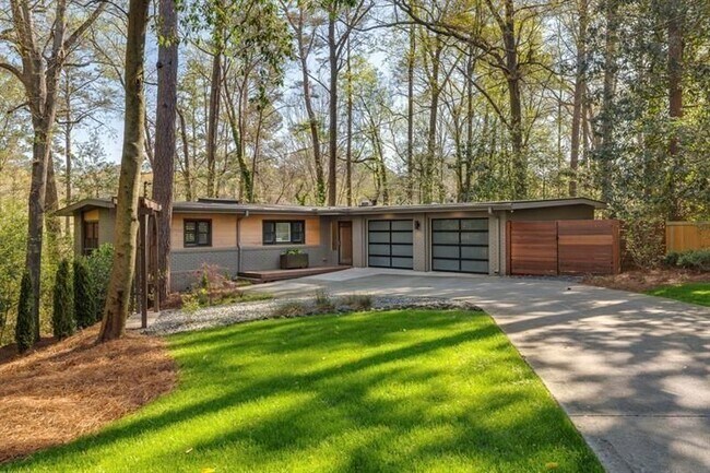 Building Photo - 1921 Walthall Dr NW