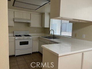 Building Photo - 328 N Monterey St