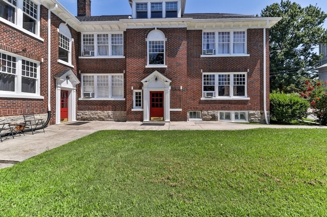 Building Photo - 804 Walker St