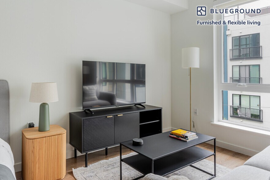 Building Photo - 238 13th St