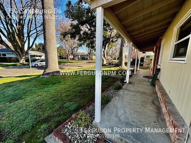 Building Photo - 350 Sandburg Dr