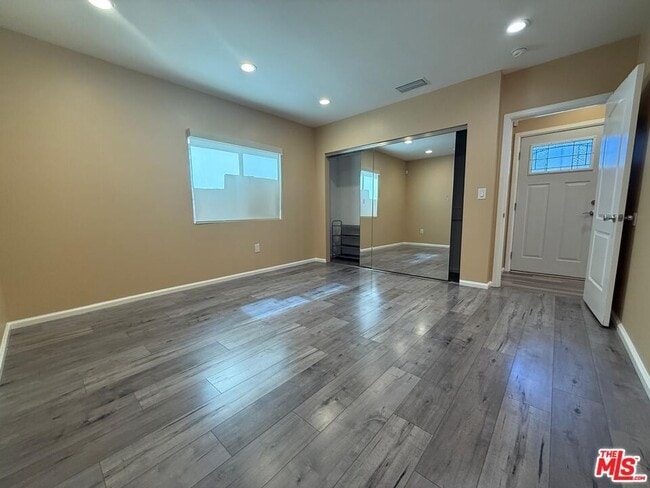 Building Photo - 9012 Eames Ave