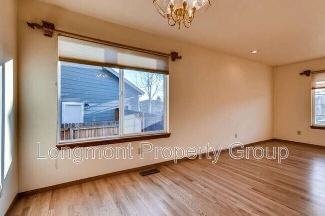 Building Photo - 709 Clarendon Dr